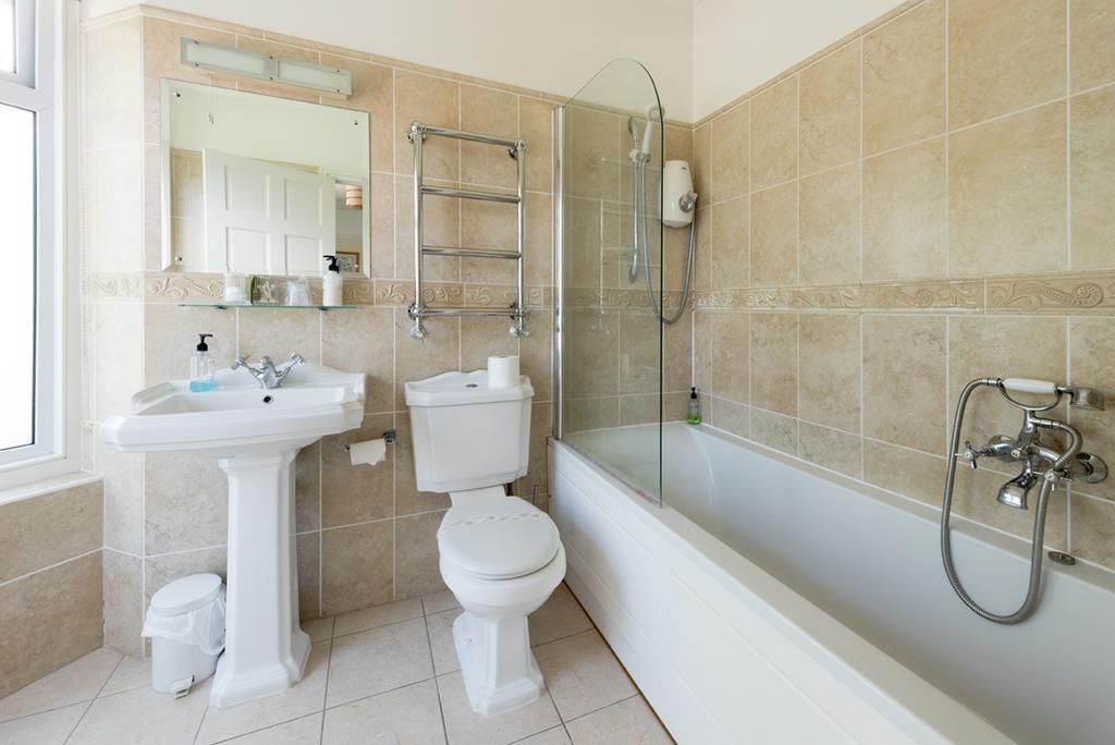 Downsview Hotel Ashford  Bagian luar foto