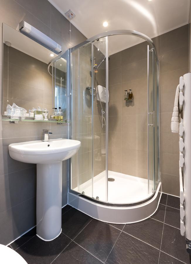 Downsview Hotel Ashford  Bagian luar foto